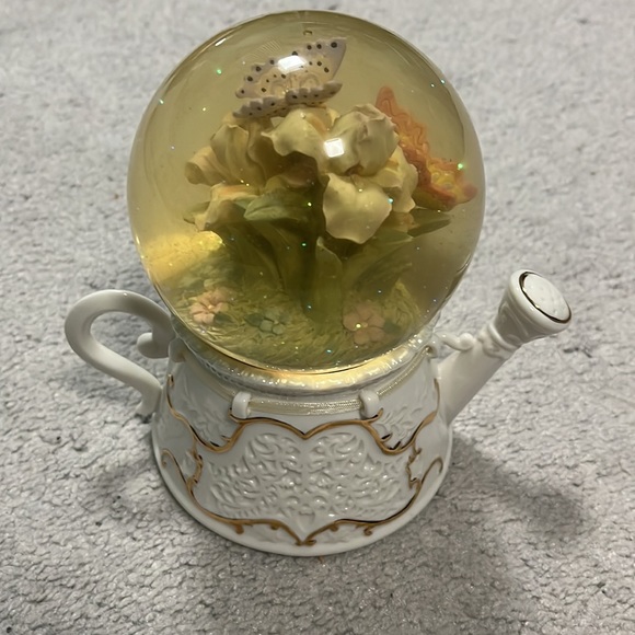 Garden Snow Globe - Picture 3 of 6